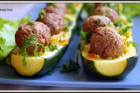 Цуккини фаршированные рисом и тефтелями.