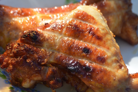 Фото к рецепту: Куриные крылья в соевом соусе
