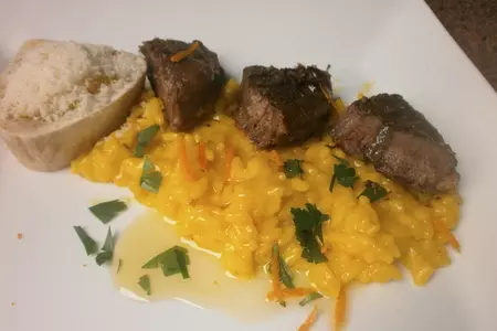 Говяжья голень по - милански ( ossobuco аlla milanese)