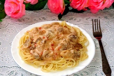 Спагетти с говядиной и грибами в нежном сливочном соусе  
