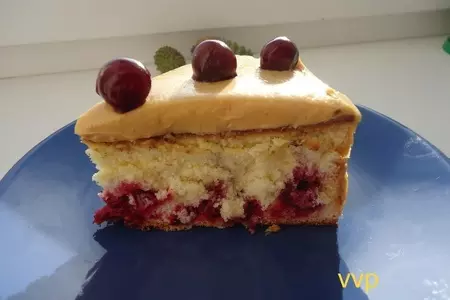 То ли шарлотка,то ли торт вишенка
