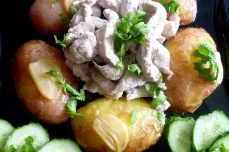 Молодая картошка с сочным и нежным куриным филе