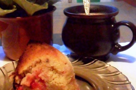 Фото к рецепту: Английский кекс с овсяной мукой и красной смородиной