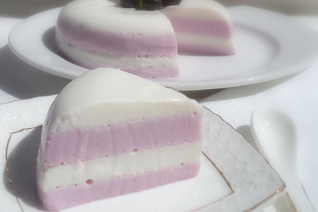 Творожно- йогуртовый желейный десерт со смородиной  "кому нежности  кусочек?"