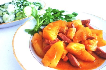 Картофель в соусе чили с огуречным салатом по-венгерски (ужин за 150 руб)