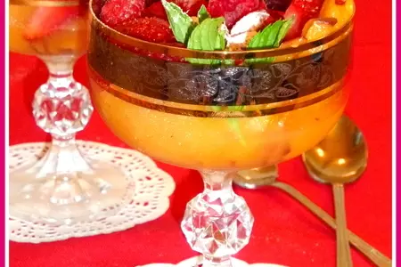 Нектариновый шербет с малиной и клубникой