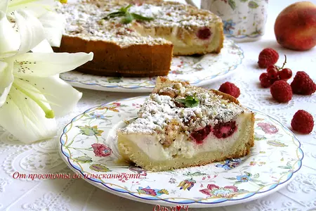 Нежнейший пирог с персиком и малиной