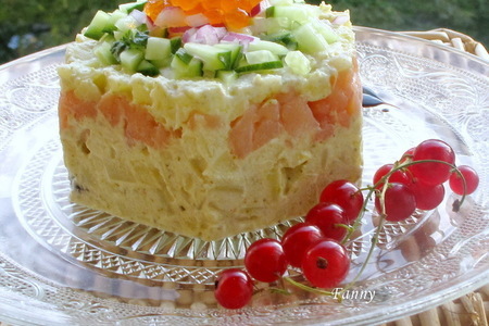 Салат в русском стиле с копченой семгой