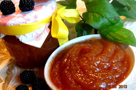 Фото к рецепту: Повидло фруктово-ягодное ассорти с корицей