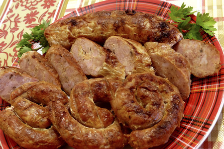 Свиные колбаски-гриль с паприкой и базиликом