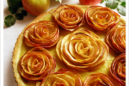 Фото к рецепту: Песочный пирог "яблочные розы"
