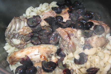 Фото к рецепту: Курица с виноградом (мультиварка)