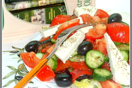 Салат из свежих и запеченных овощей "греческие напевы"