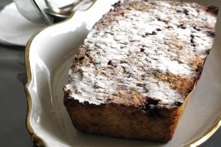 Фото к рецепту: Овсяно-творожный пирог с черной смородиной (без жира и сахара)
