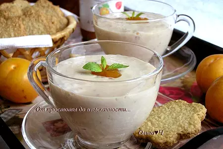 Фруктовый тофу-смузи с абрикосовым конфитюром darbo и хрустящим овсяным печеньем