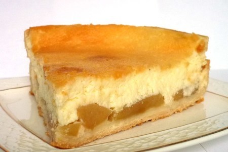 Фото к рецепту: Яблочный пирог под нежнейшим покрывалом