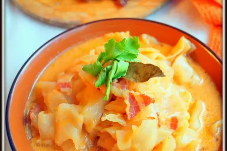 Капуста с беконом, томлённая в сметанном соусе. тест-драйв.