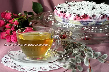 Кокосовый торт с ягодами