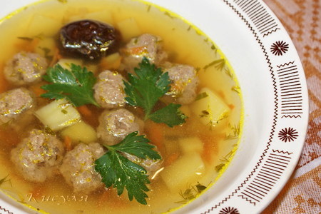 Фото к рецепту: Суп с черносливом и мясными шариками