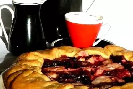 Галета с яблоками и ягодами (попьем чайку?)