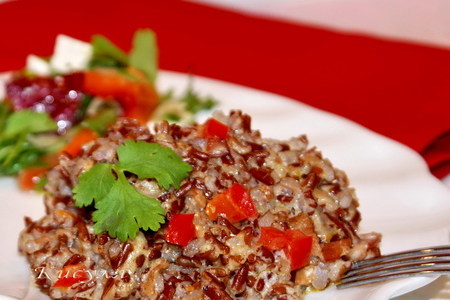 Фото к рецепту: Красный рис (red rice) с беконом и овощами.тест-драйв