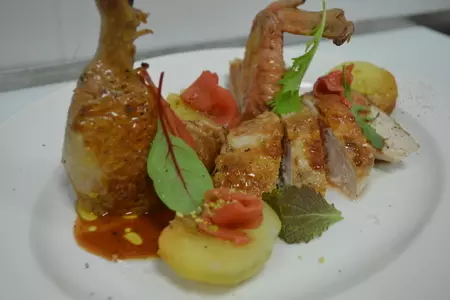 Румяная курочка с картофелем и маринованным имбирем