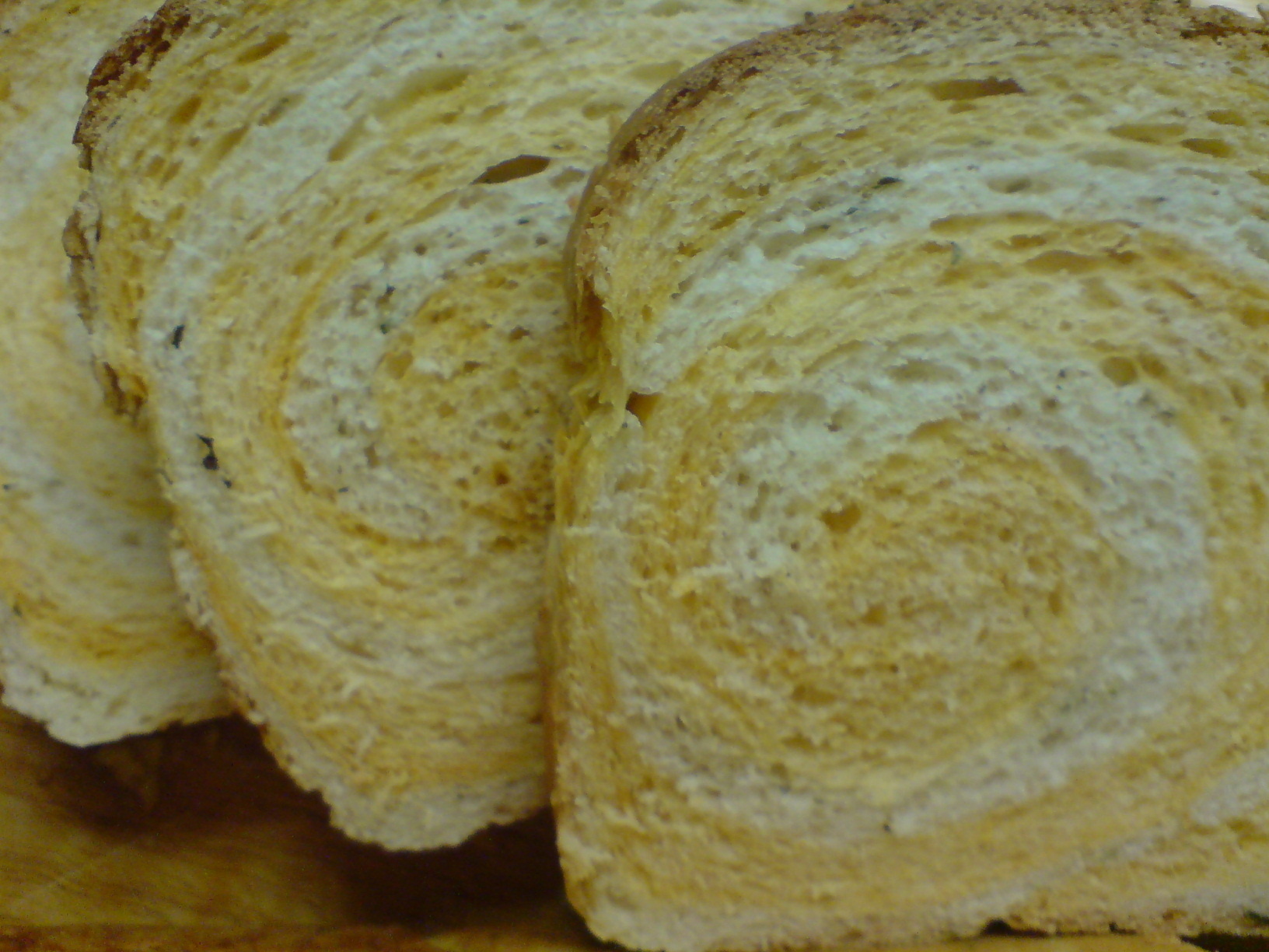 Хлеб рулет. Хлебный рулет. Рулет из хлебцев. Тонкий хлеб в рулет. Рулет Челны хлеб.