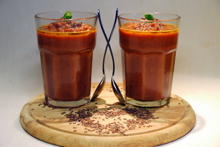 Фото к рецепту: Смузи из томатного пюре с яблоком и морковью «яхонт»
