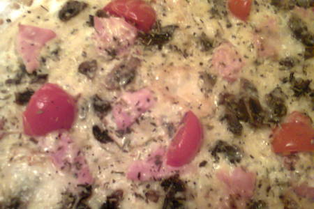 Фото к рецепту: Пицца с соусом из каперсов и вяленым мясом