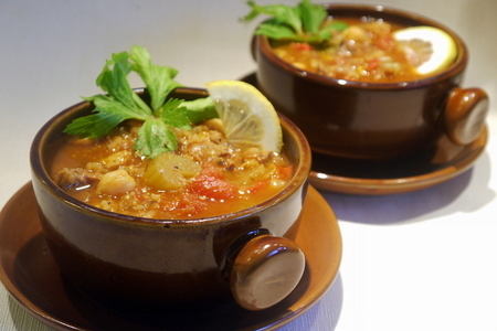 Фото к рецепту: Марокканская харира (пряный нутово-чечевичный суп)