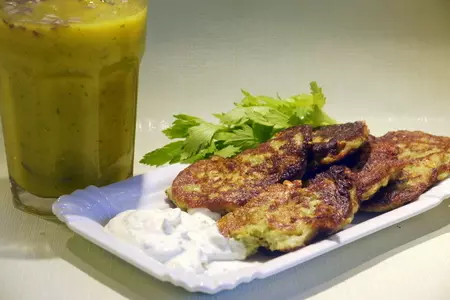 Капустно-сельдерейные оладьи с ржаной мукой