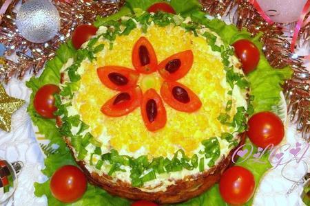 Фото к рецепту: Трехцветный закусочный торт "фасолька"