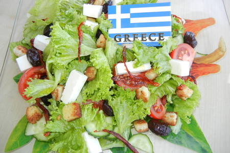 Фото к рецепту: Салат «греческий» - салат, которого нет или «в греции не есть всё»