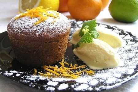 Фото к рецепту: Десерт "цитрусовый всплеск" или апельсиново-мандариновые брауни с лимонно-лаймовым мороженым