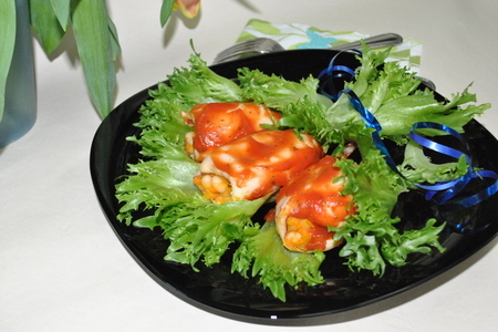 Фото к рецепту: Букет из кальмара, фаршированного фасолью, для королевской особы