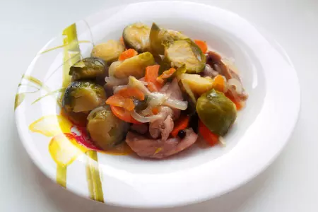 Брюссельская капуста с курицей