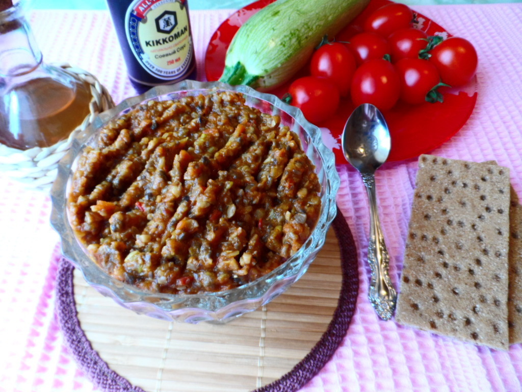 Овощная икра на зиму. Икра овощная с грибами. Кабачковая и баклажанная икра. Икра овощная с грибами. Грибная икра на зиму.