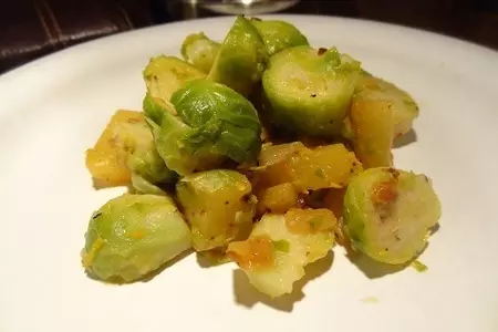 Брюссельская капуста с ананасом