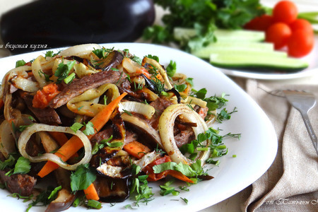 Теплый гриль-салат с говядиной и овощами