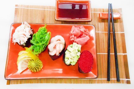 Фото к рецепту: Гункан суши