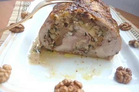 Фото к рецепту: Рулет из курицы с грибами, орехами и сыром для папы насти(к/ф кухня)