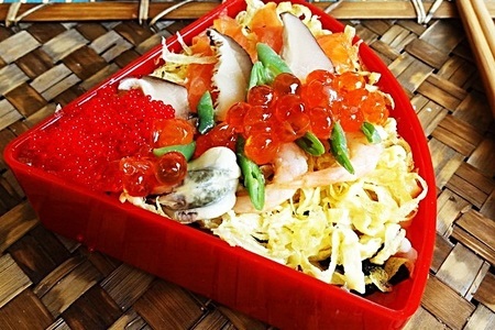 Фото к рецепту: Суши - "шкатулка с драгоценностями"