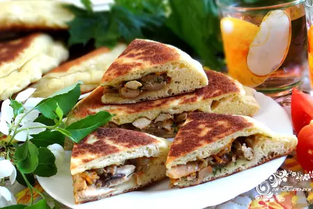 Паляница с начинкой для пикника, ароматная и сытная