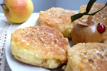 Фото к рецепту: Яблоки в сырниках