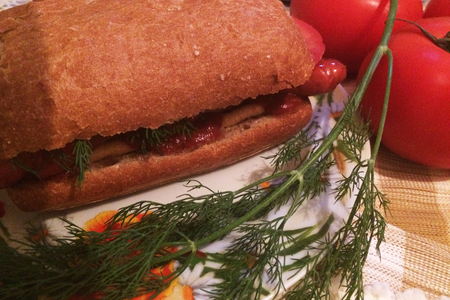 Фото к рецепту: Бутерброды с чиабаттой и сосисками для пикника!