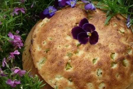 Фото к рецепту: Пирог с ревенем или рабарбарская шарлотка с кускусиком