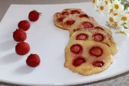 Оладьи с клубникой.