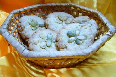 Фото к рецепту: Печенье с розмарином и тыквенными семечками