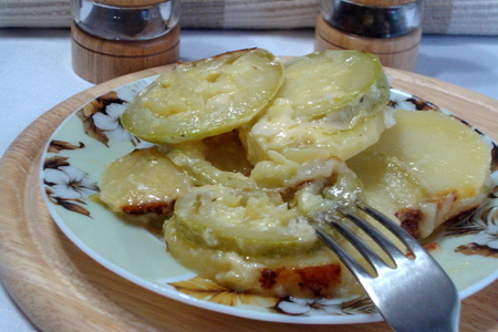 Картофель с кабачками в мультиварке