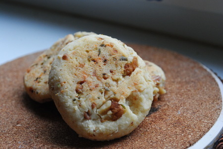 Фото к рецепту:   сырное печенье с грецкими орехами